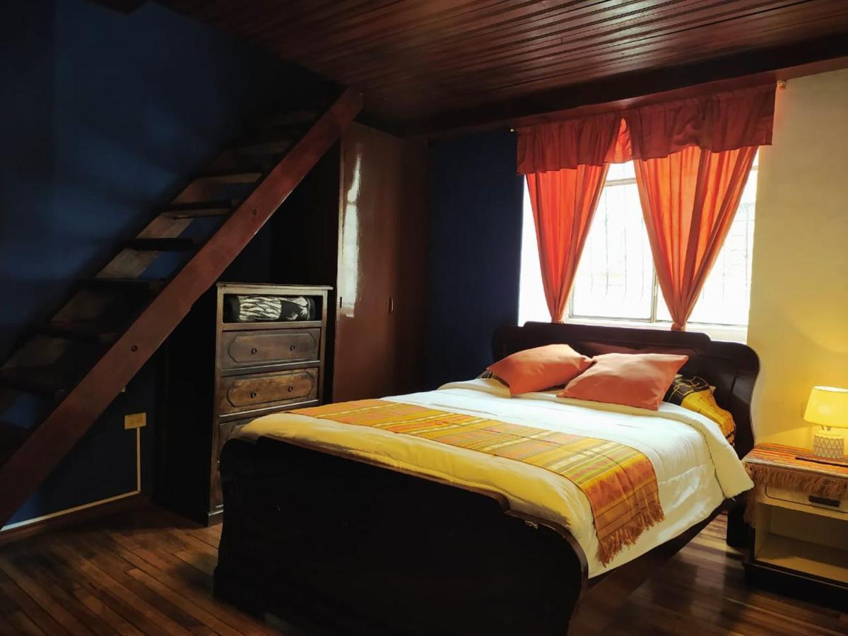 Hostal La Casa Tolena Quito - Ecuador Hotel Luaran gambar